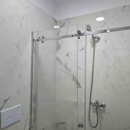 Apartament In By The Sea 093